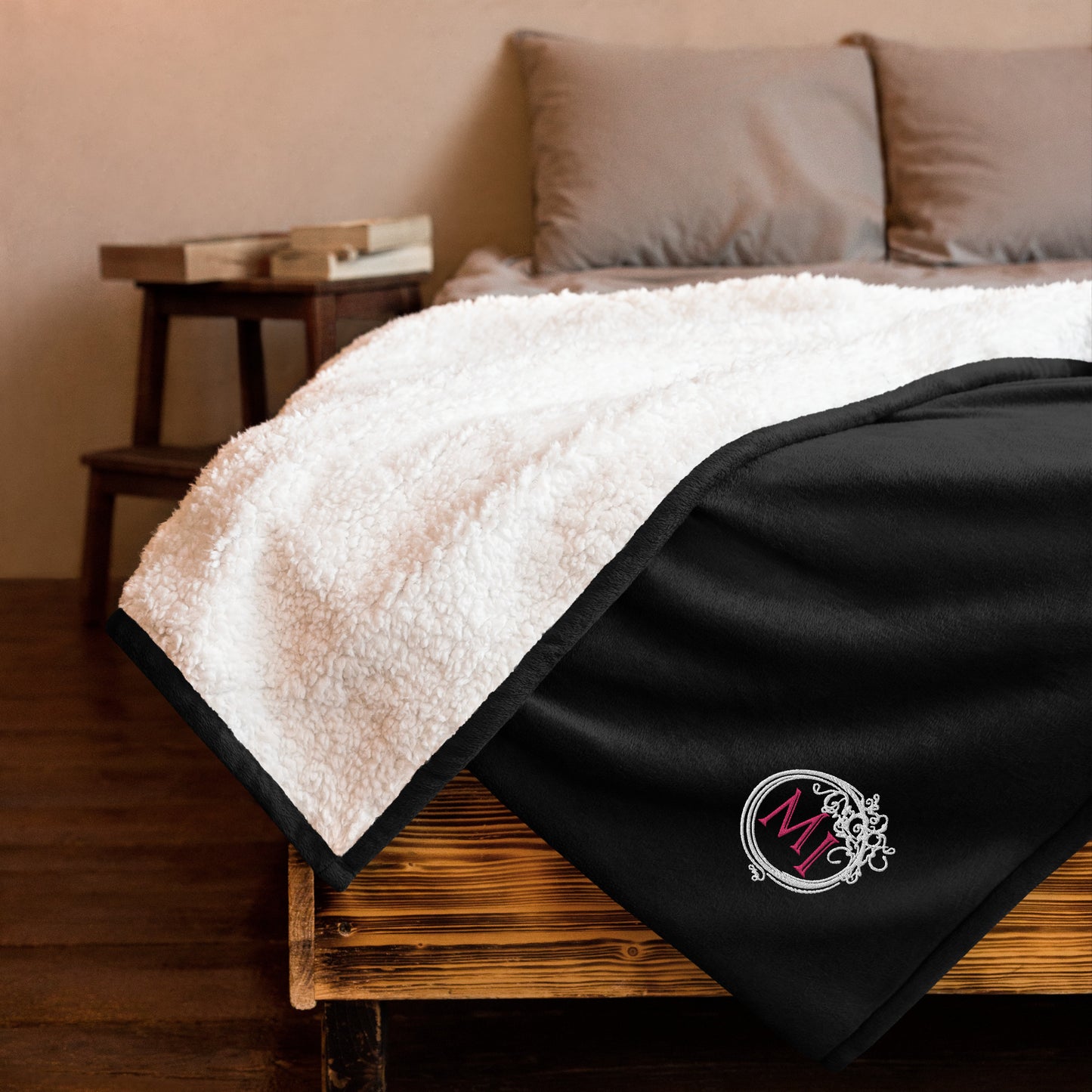 *EXCLUSIVE EDITION* Montgomery Ink Premium Sherpa Blanket