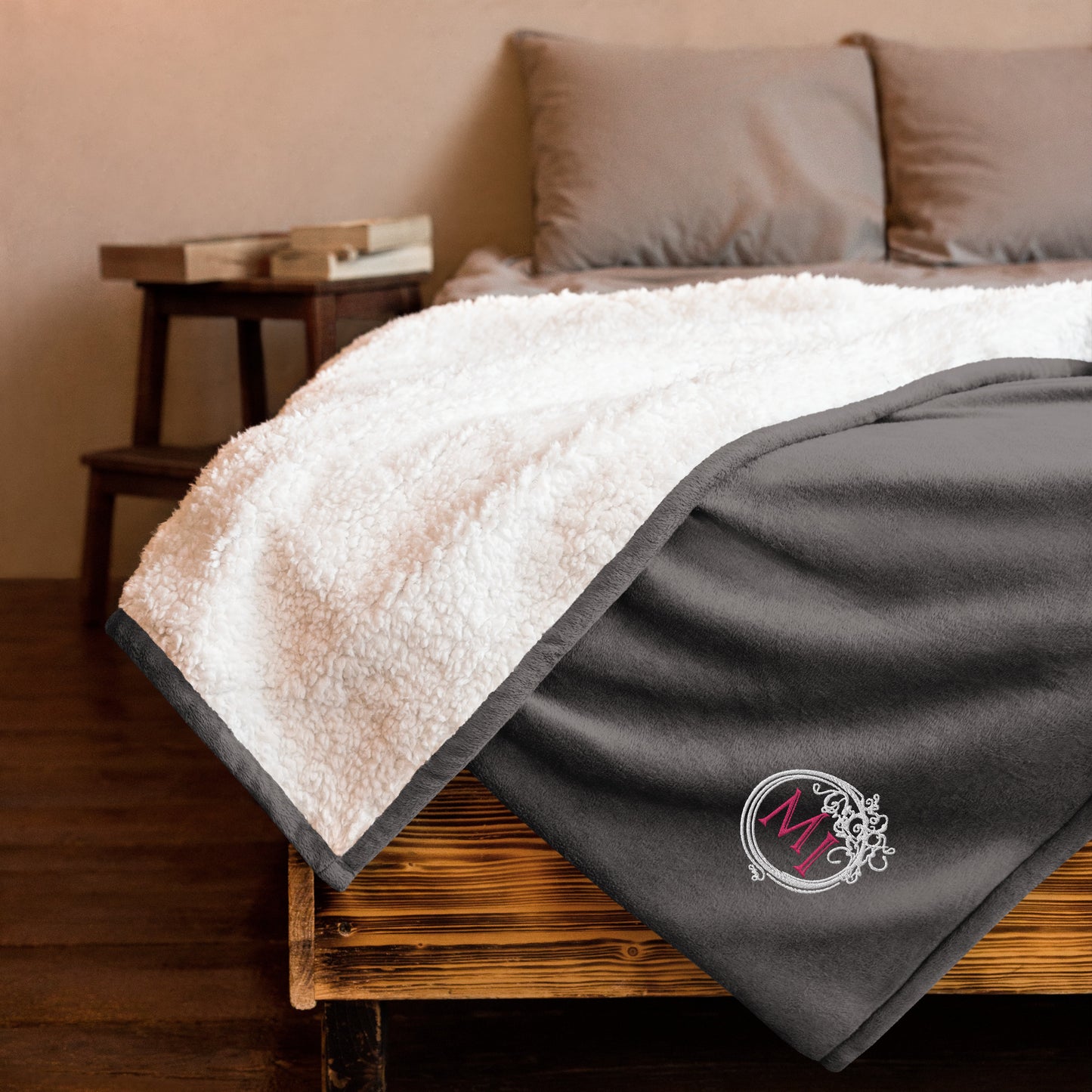 *EXCLUSIVE EDITION* Montgomery Ink Premium Sherpa Blanket