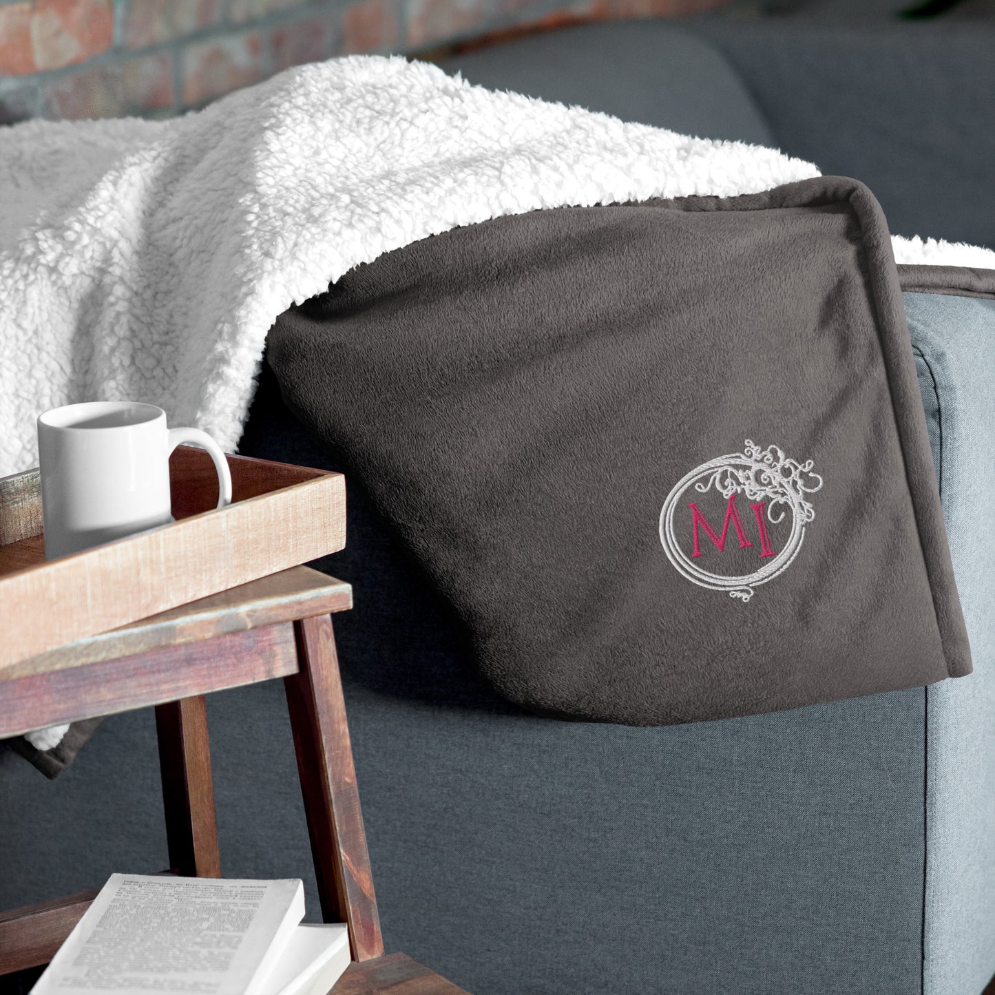 *EXCLUSIVE EDITION* Montgomery Ink Premium Sherpa Blanket
